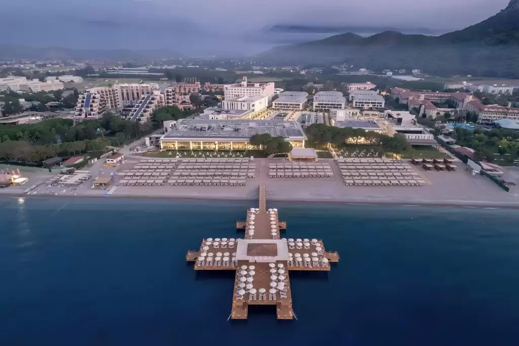 Swandor Kemer Resort: Kirišo pakrantės renesansas ir modernumas Tauro kalnų auroje ✨🏔️