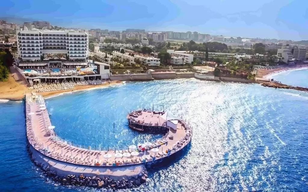 Azura Deluxe – auksu tviskanti kompaktiška erdvė su ramybe ir veiksmu ✨