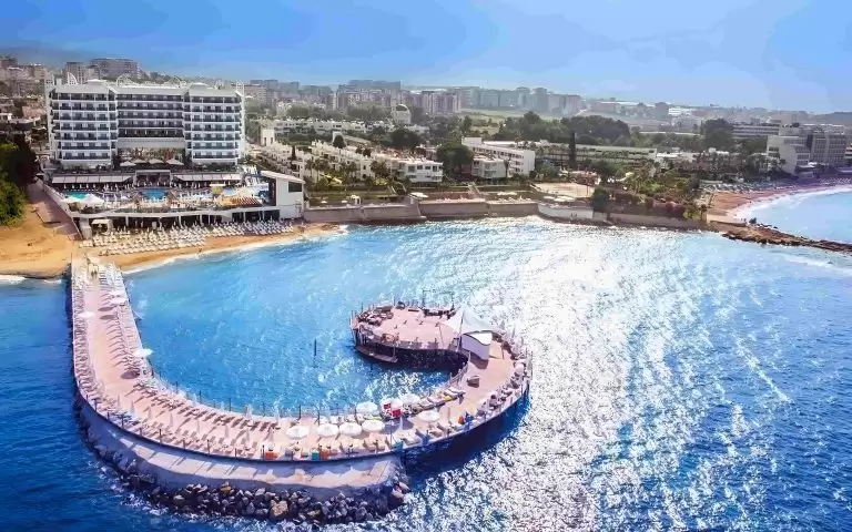 Azura Deluxe – auksu tviskanti kompaktiška erdvė su ramybe ir veiksmu ✨