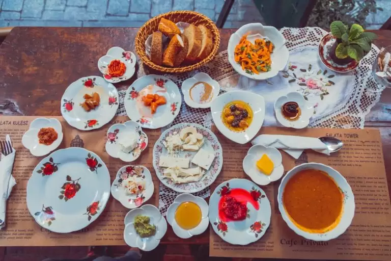 Kelionė į Turkiją: 12 patiekalų, kuriuos turite išbandyti