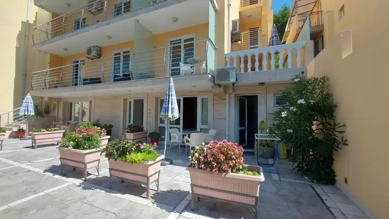 Apartments Sara Lux Budvoje – jaukios atostogos Juodkalnijoje