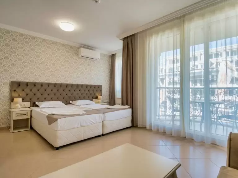 Renesa(Korab) (ex. Renaissance) — Bulgarija, Burgasas nuotrauka