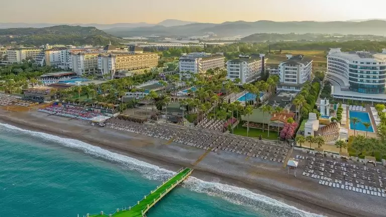 Meryan Hotel 5* Alanijoje: ultra viskas įskaičiuota, paskutiniai 2026 m. sezono ANEX Tour skrydžiai